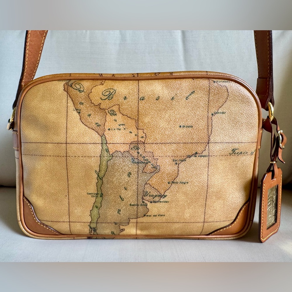 Vintage Alviero Maritini 1’ Classe Geo Classic Camera Crossbody Bag